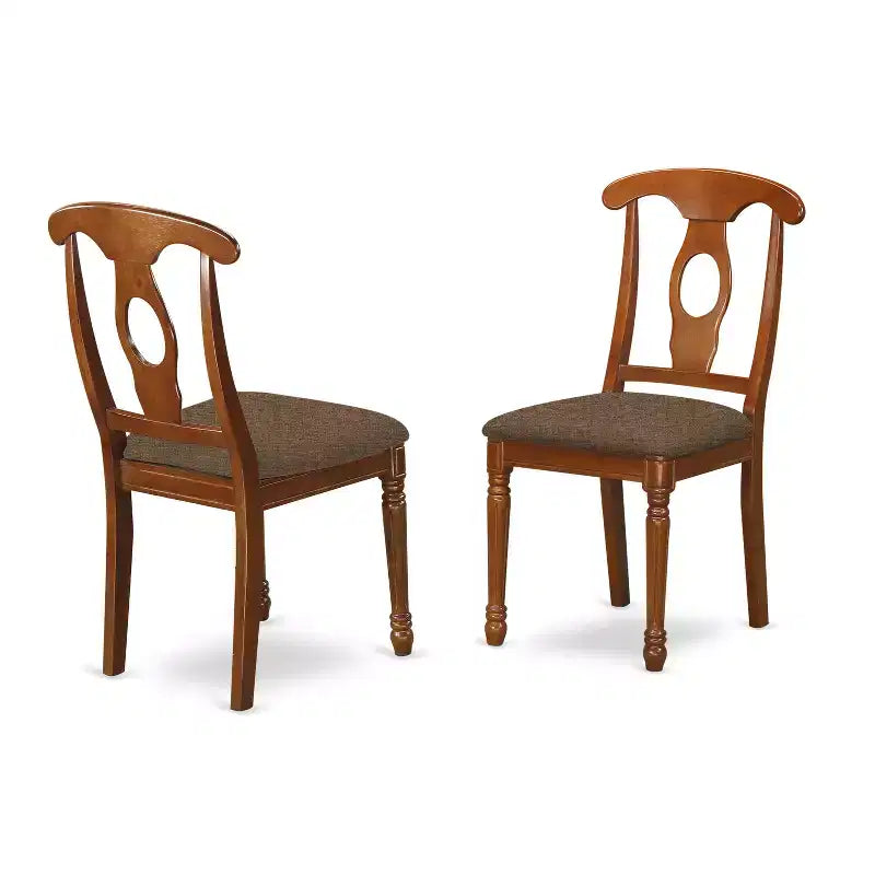 Salle à manger traditionnelle avec table à rallonge et chaises de coin-repas