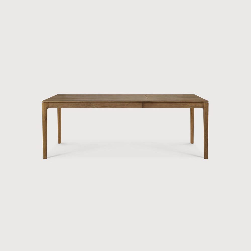 Table à manger extensible contemporaine en chêne massif avec plateau rectangulaire et piètement ajouré pour salle à manger