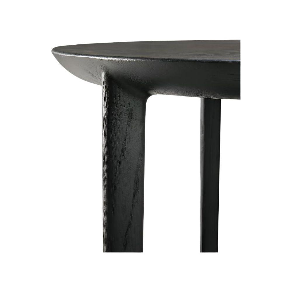 Table d'appoint contemporaine en bois de chêne avec plateau rond et étagère de présentation pour salon