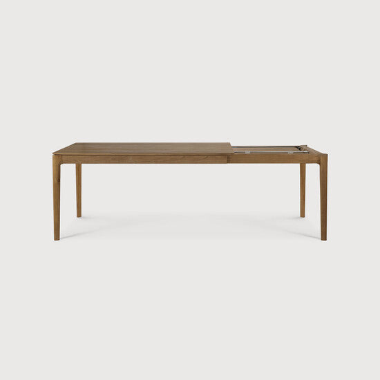 Table à manger extensible contemporaine en chêne massif avec plateau rectangulaire et piètement ajouré pour salle à manger