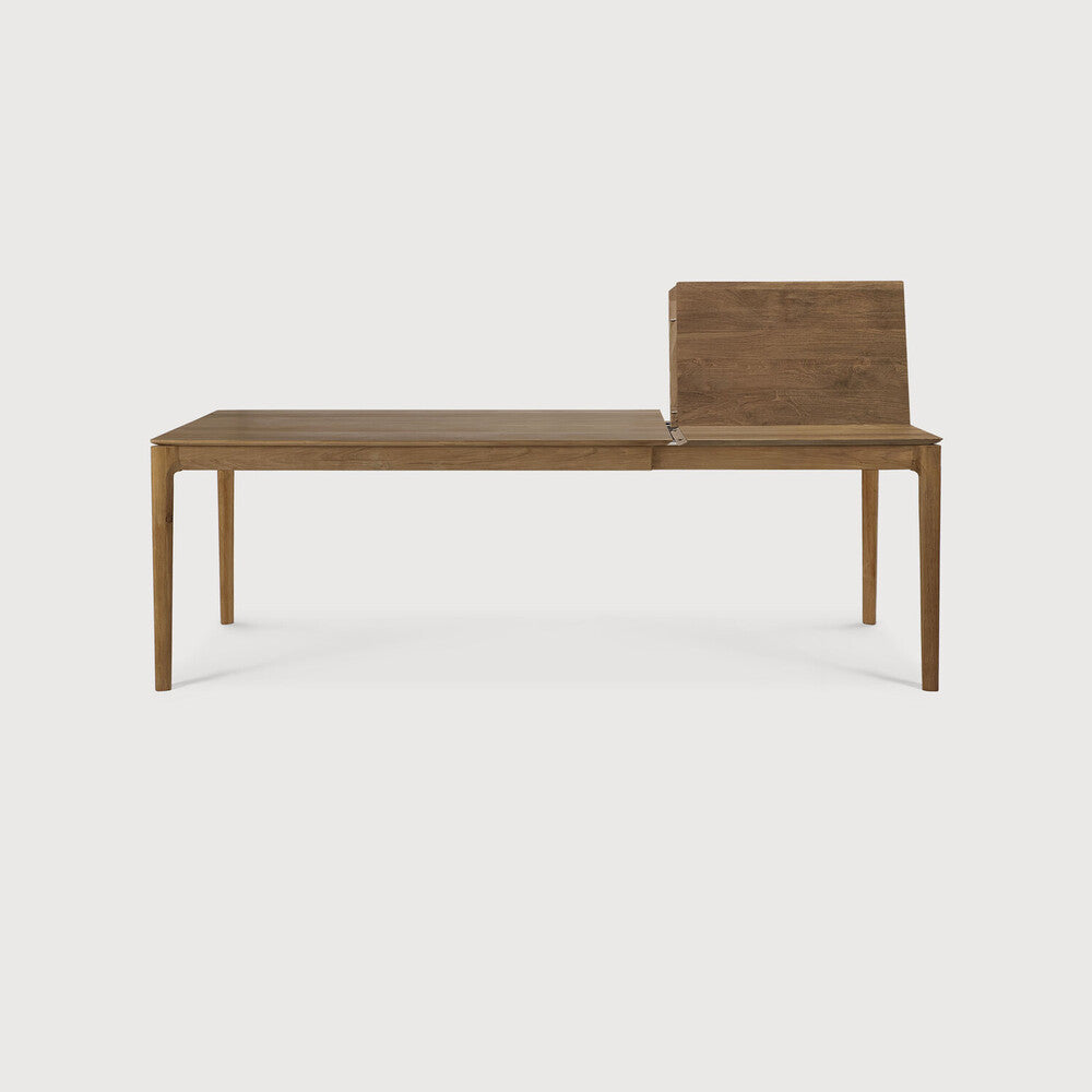 Table à manger extensible contemporaine en chêne massif avec plateau rectangulaire et piètement ajouré pour salle à manger