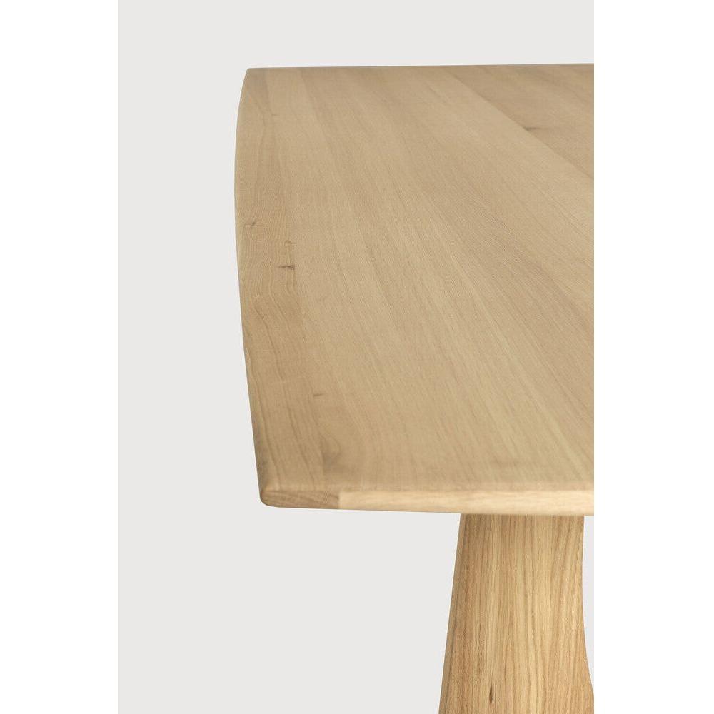 Table de salle à manger contemporaine en chêne massif avec plateau rectangulaire aux bords adoucis