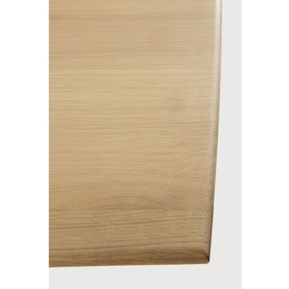 Table de salle à manger contemporaine en chêne massif avec plateau rectangulaire aux bords adoucis
