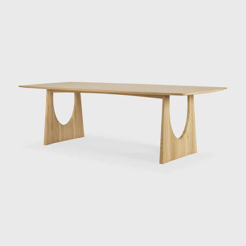 Table de salle à manger contemporaine en chêne massif avec plateau rectangulaire aux bords adoucis