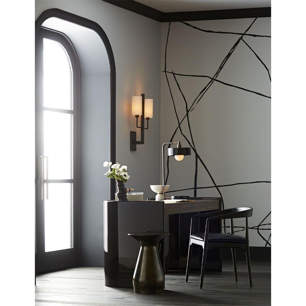 Table d'appoint contemporaine en fer avec plateau rond et base en carbone forgé à la main pour le salon