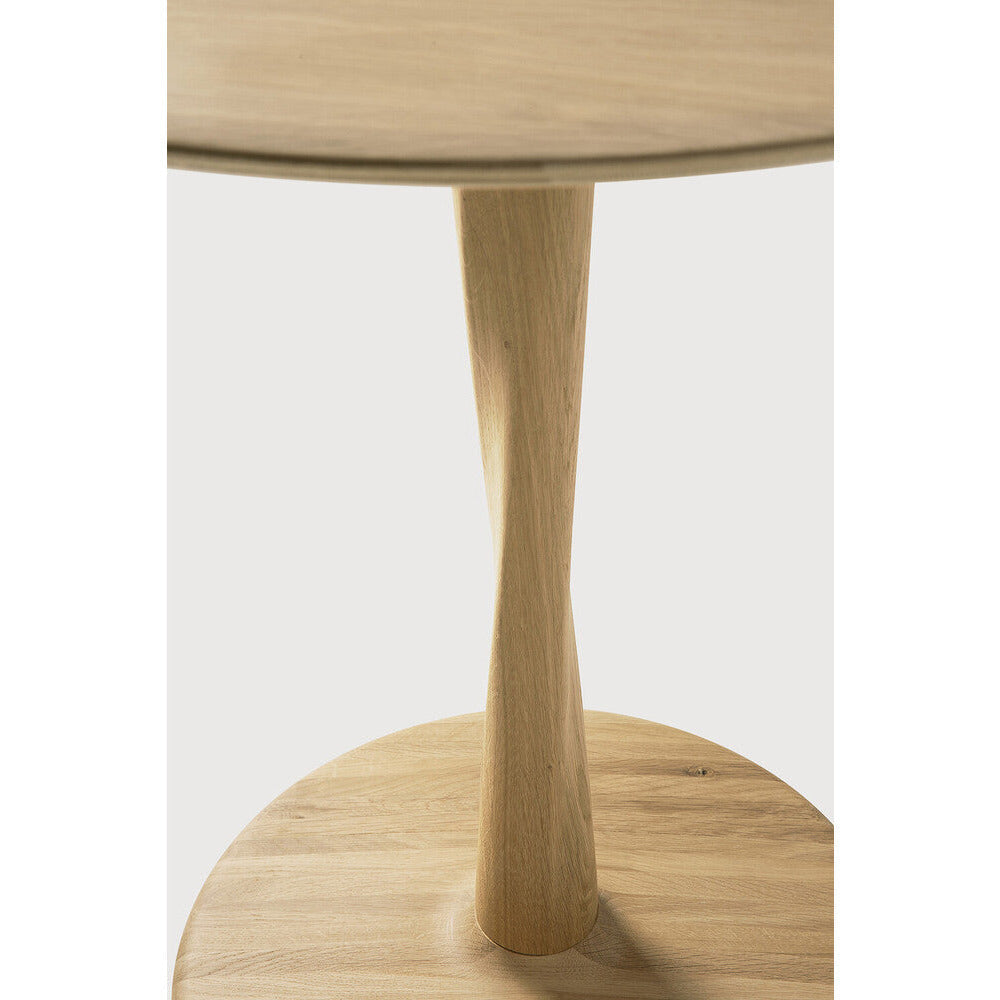 Table à manger sculpturale en chêne avec plateau rond et pied torsadé pour salle à manger