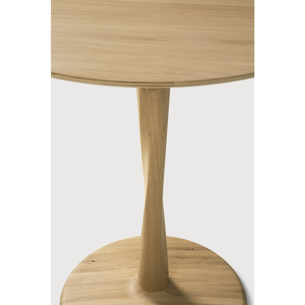 Table à manger sculpturale en chêne avec plateau rond et pied torsadé pour salle à manger
