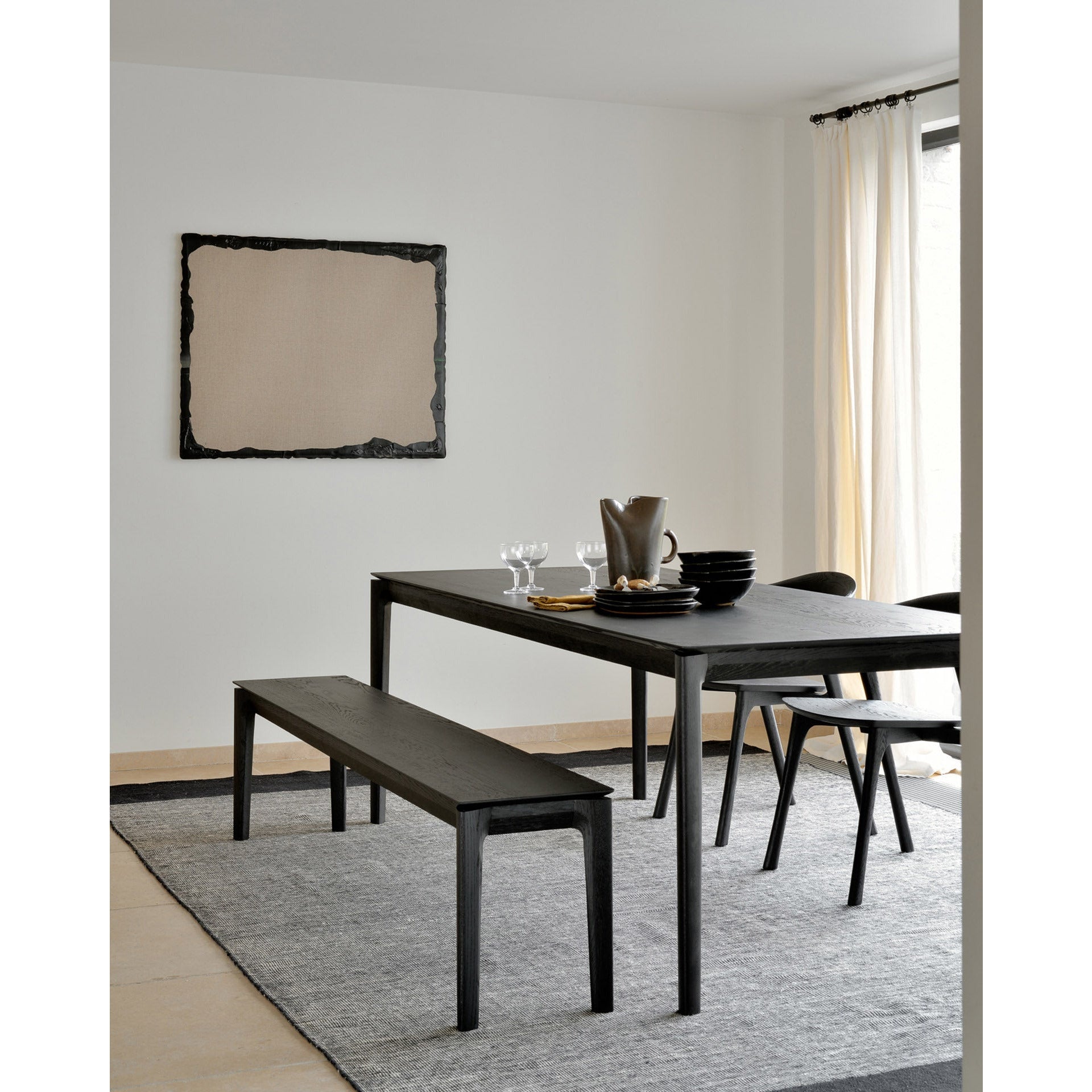 Table de salle à manger Airy en chêne massif avec plateau rectangulaire et cadre ouvert léger pour salle à manger