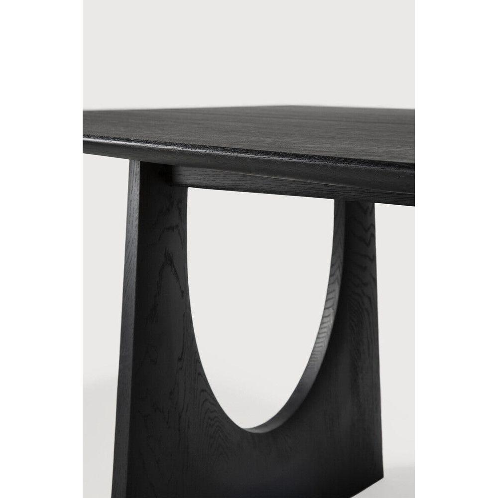 Table de salle à manger contemporaine en chêne massif avec plateau rectangulaire aux bords adoucis