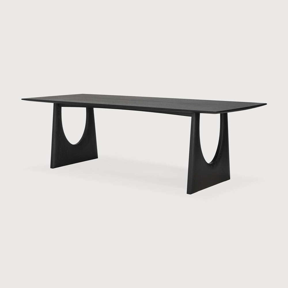 Table de salle à manger contemporaine en chêne massif avec plateau rectangulaire aux bords adoucis