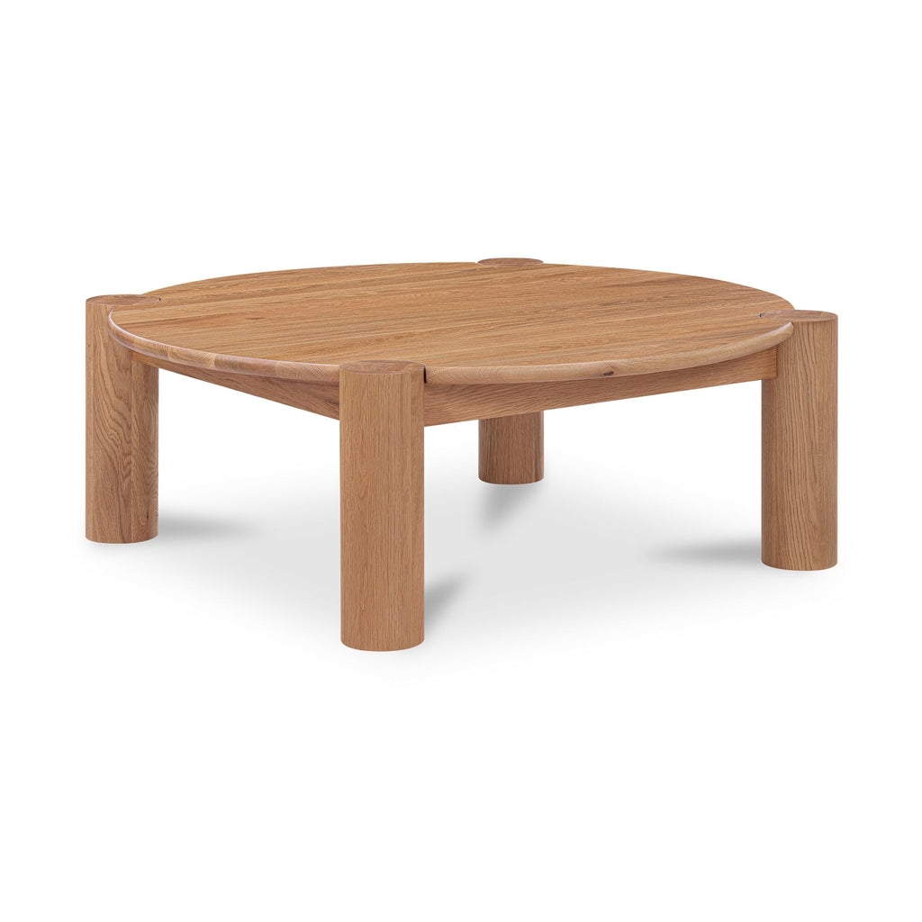 Table basse organique moderne en chêne massif avec plateau rond à bord arrondi et pieds colonne pour salon