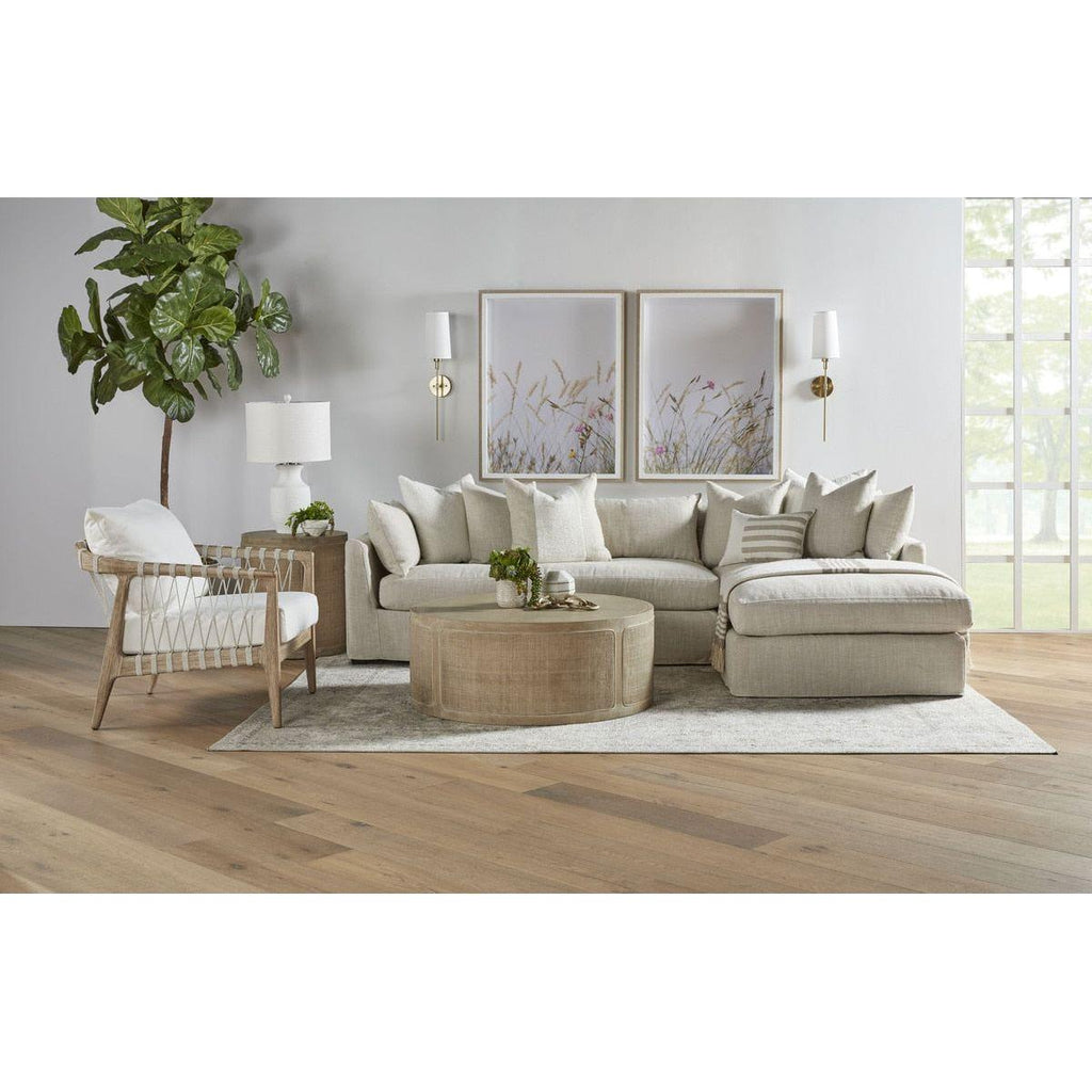 Table d'appoint rustique en rotin et bois de chêne avec plateau rond et finition vieillie gris fumé pour salon