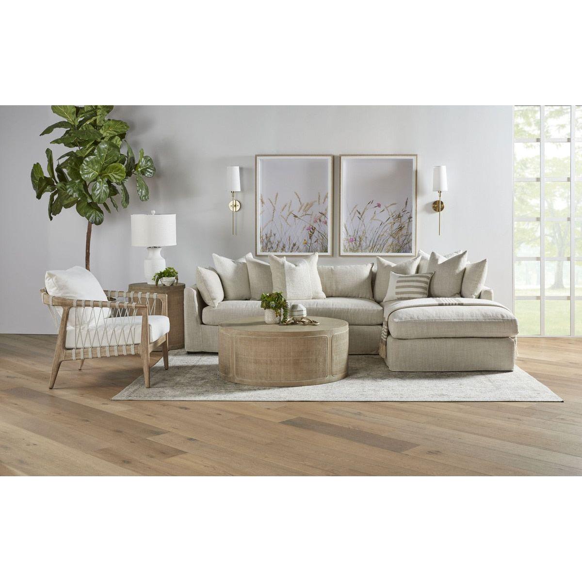 Table d'appoint rustique en rotin et bois de chêne avec plateau rond et finition vieillie gris fumé pour salon