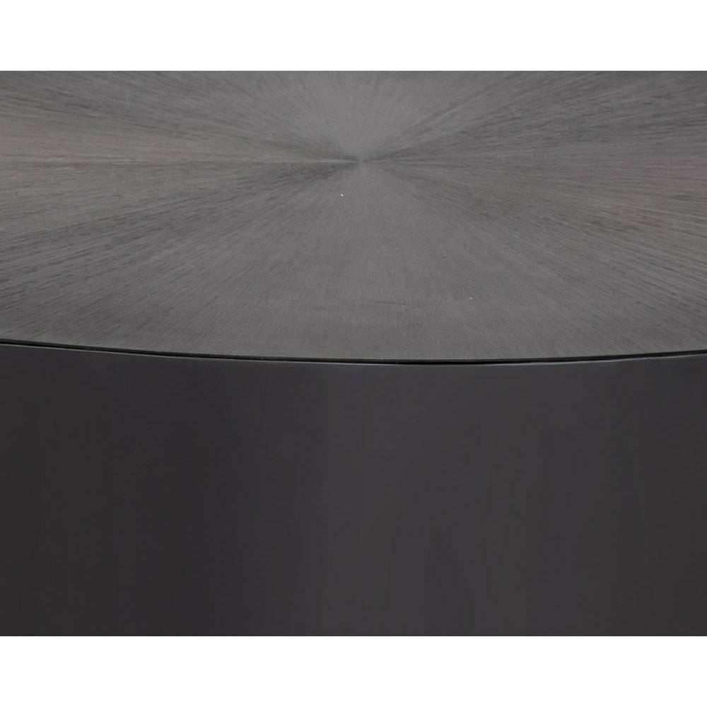 Table Basse Industrielle en Métal avec Plateau Martelée en Canon de Fusil Gravé à la Main & Base Tambour pour Salon