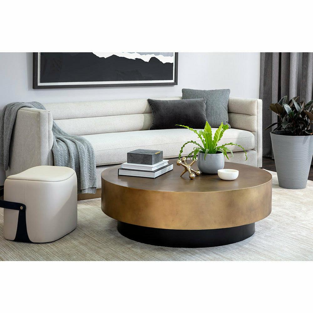 Table basse contemporaine en métal avec plateau rond en laiton antique peint à la main et base noire pour salon