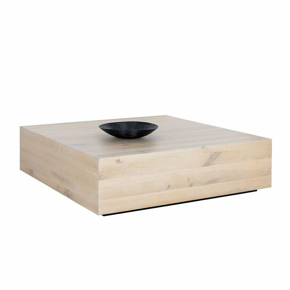 Table basse moderne en chêne massif avec plateau carré blanchi et cadre minimaliste pour salon