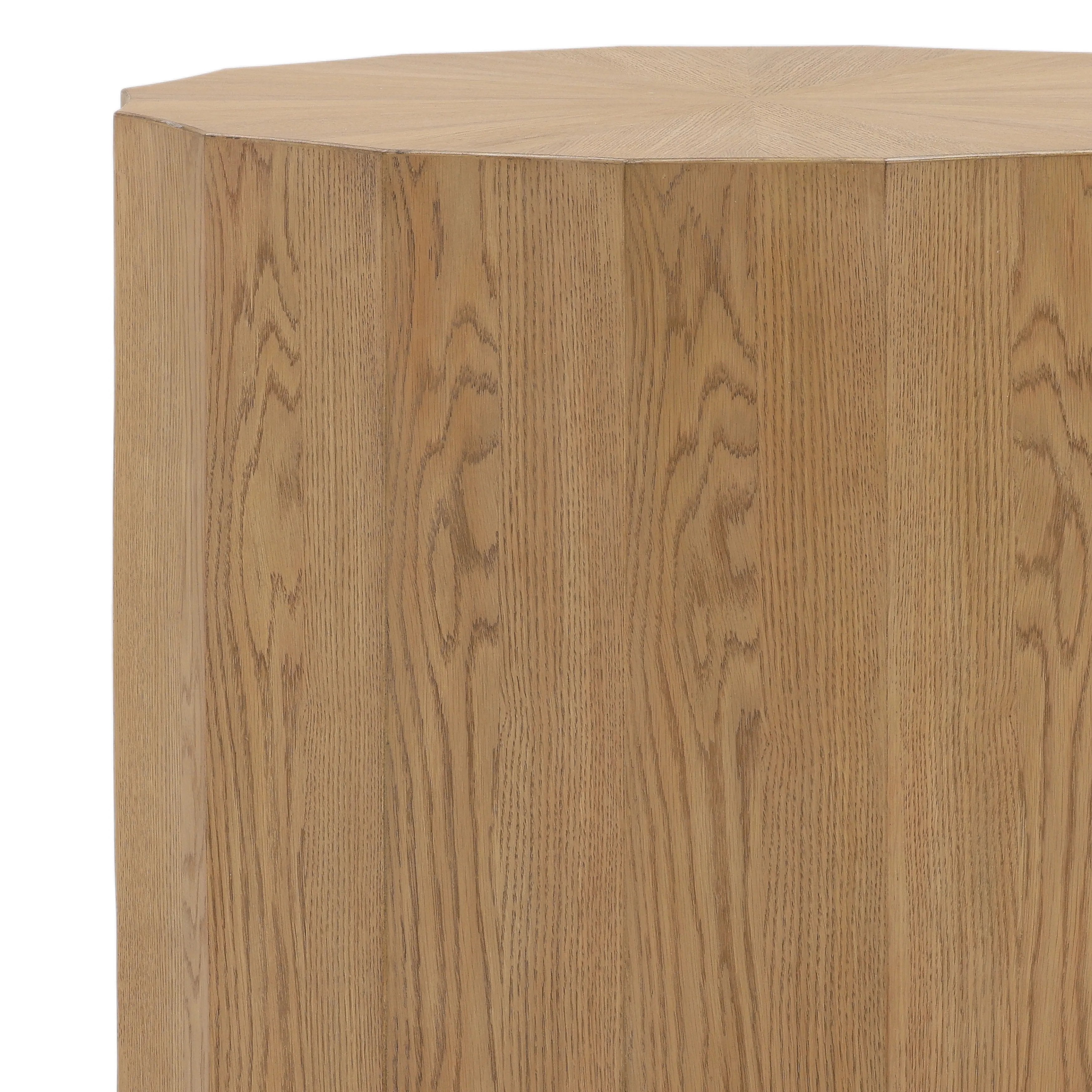 Table d'appoint moderne en hévéa et placage de chêne avec plateau rond organique et finition naturelle pour salon