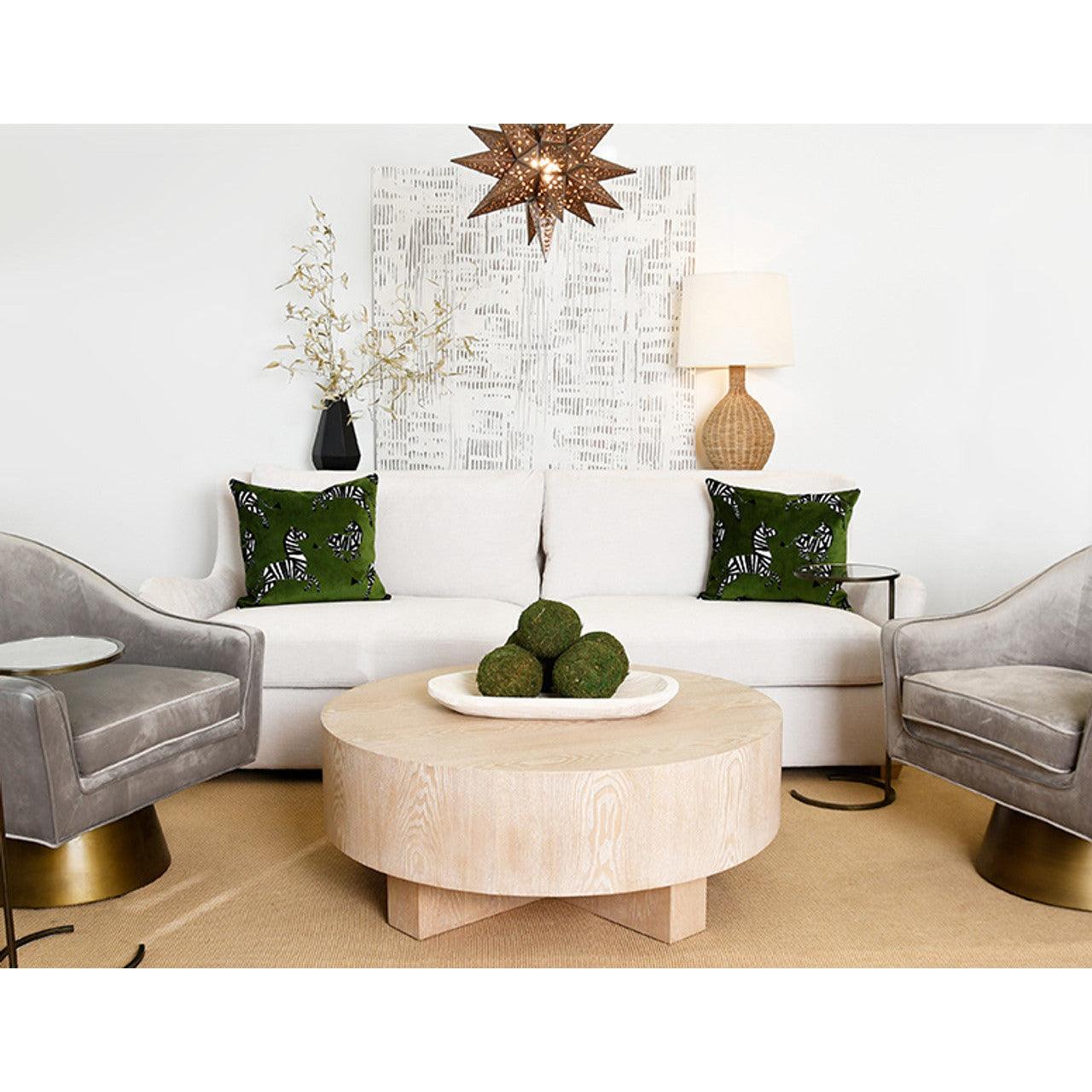 Table basse scandinave en chêne cérusé avec plateau rond épais et piètement en croix pour le salon