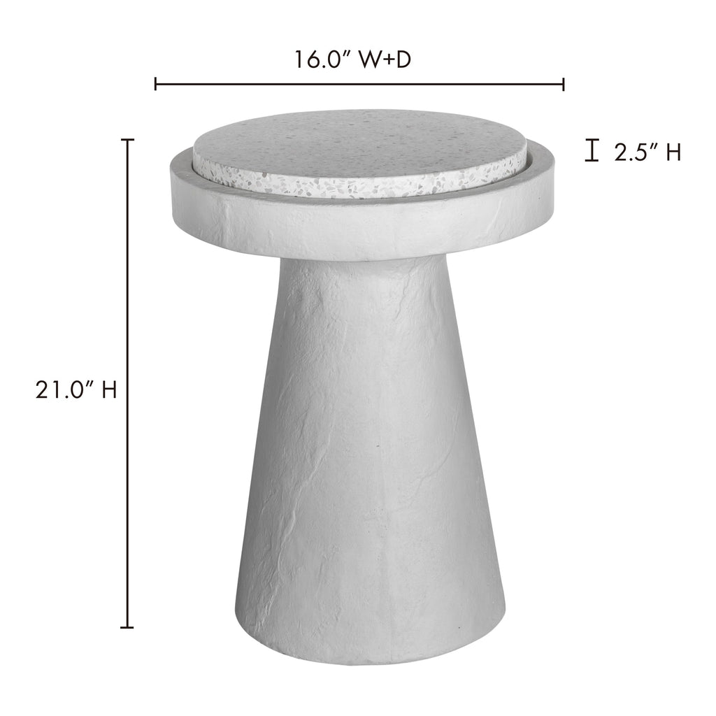 Table d'appoint industrielle en terrazzo et béton avec plateau rond moucheté et base sculptée pour salon