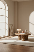Table basse contemporaine en chêne massif avec plateau rond et pied central torsadé pour salon
