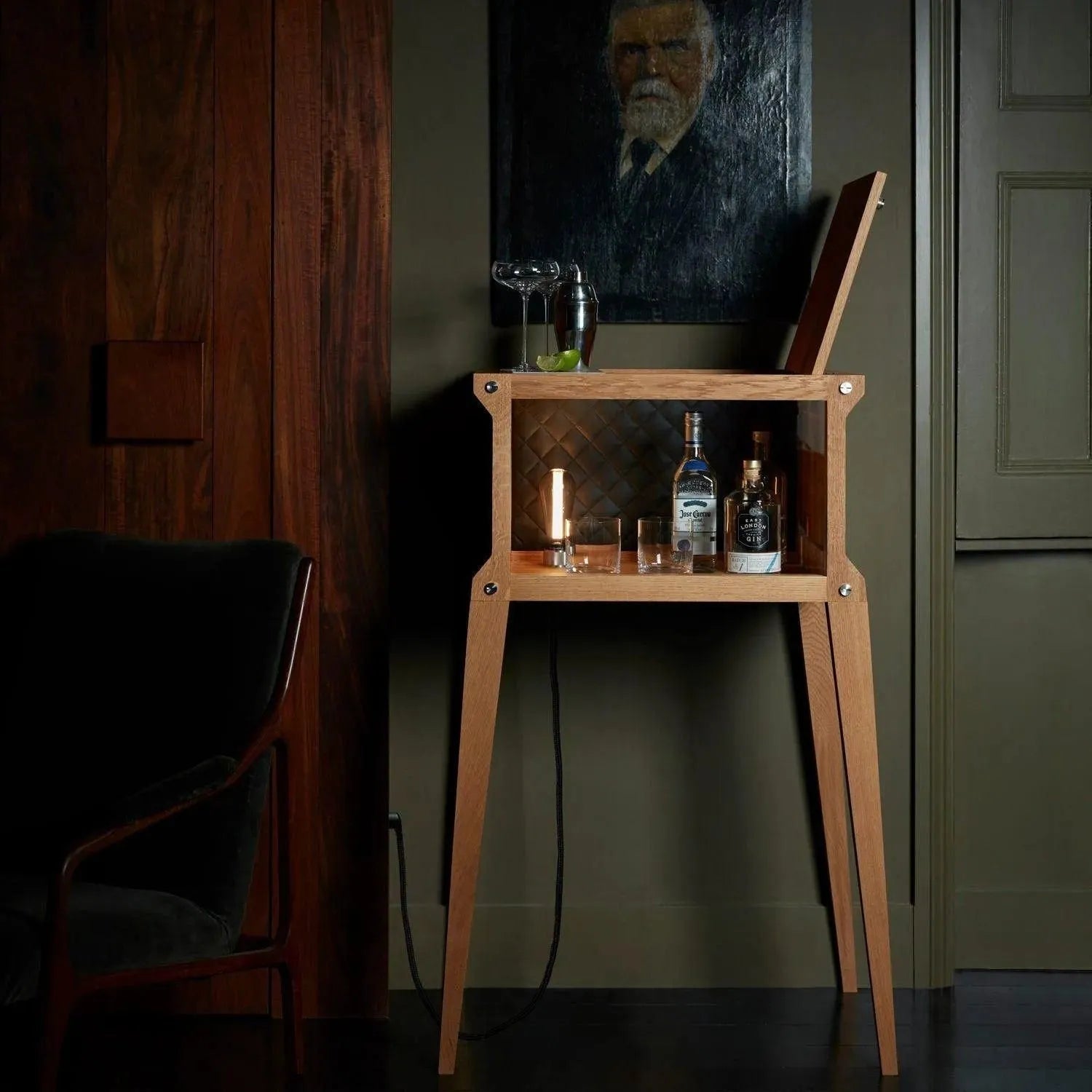 Meuble Bar en Chêne Massif et Granit Fait Main avec Ferronnerie en Bronze Fumé et Pieds Détachables pour Salon