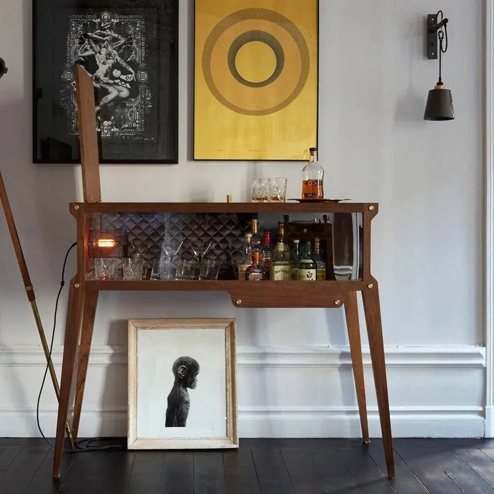 Meuble Bar Artisan en Noyer Massif et Laiton avec Ferrure Moletée et Panneau en Soie Capitonnée pour Salon