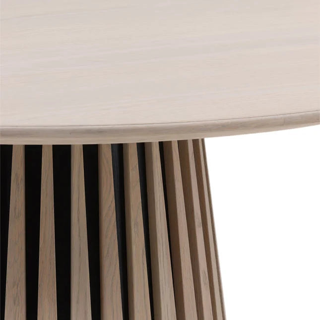 Table de salle à manger en bois de chêne naturel avec plateau rond et finition naturelle claire pour la salle à manger