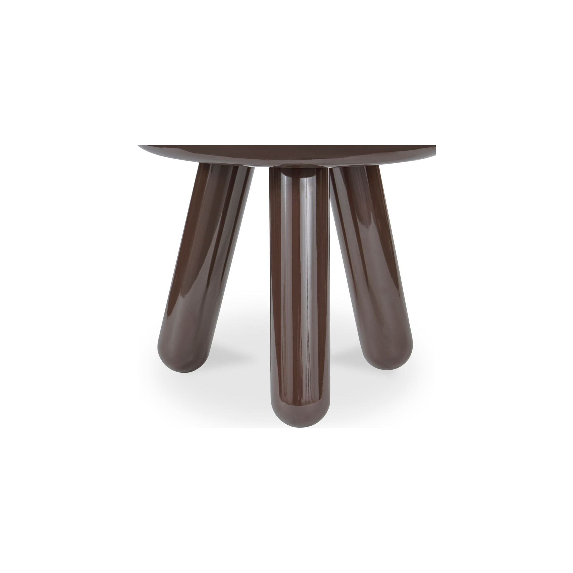 Table d'appoint contemporaine en bois d'hévéa laqué avec plateau rond à bordure courbée et forme inspirée d'un ballon pour le salon