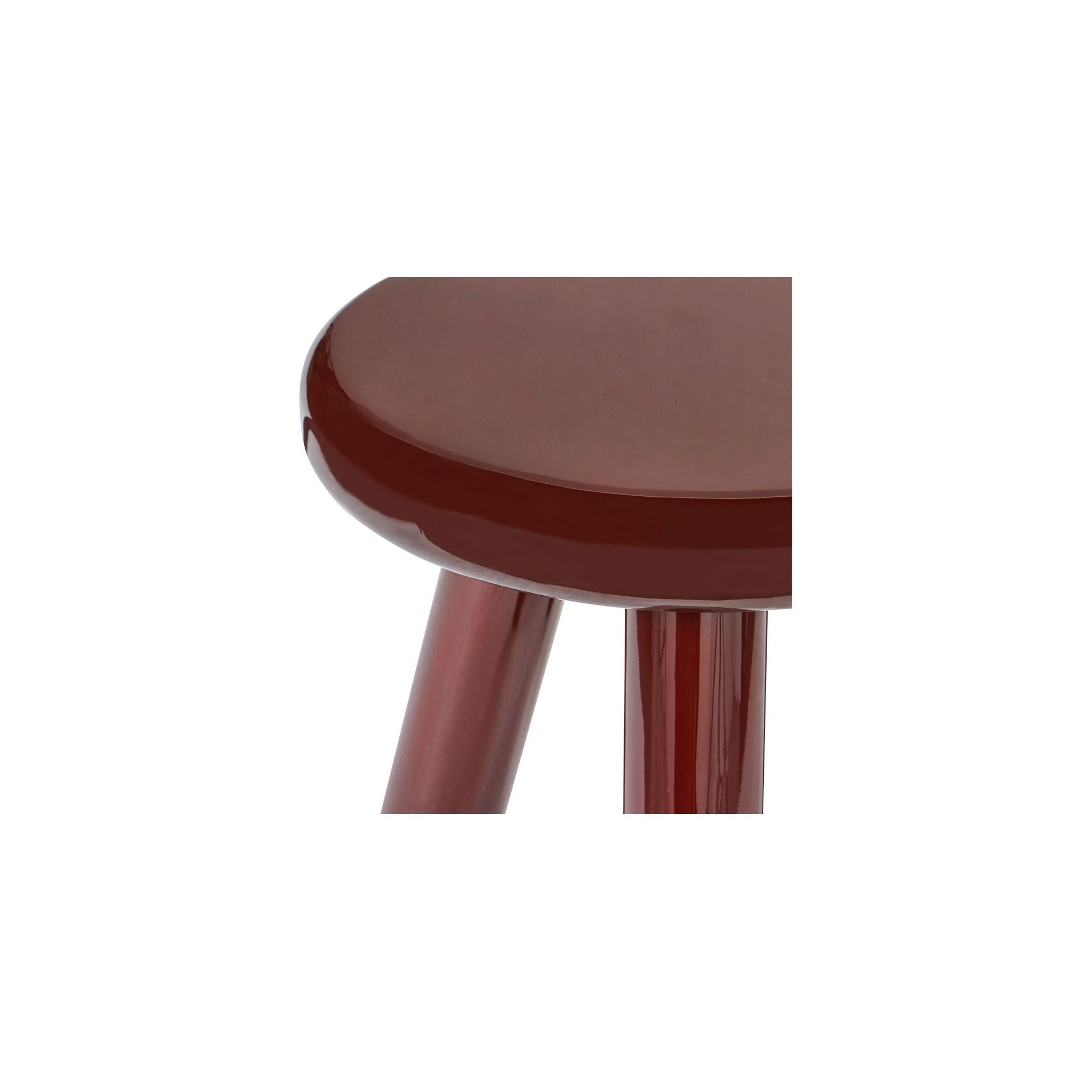 Table d'appoint contemporaine en bois d'hévéa laqué avec plateau rond à bordure courbée et forme inspirée d'un ballon pour le salon