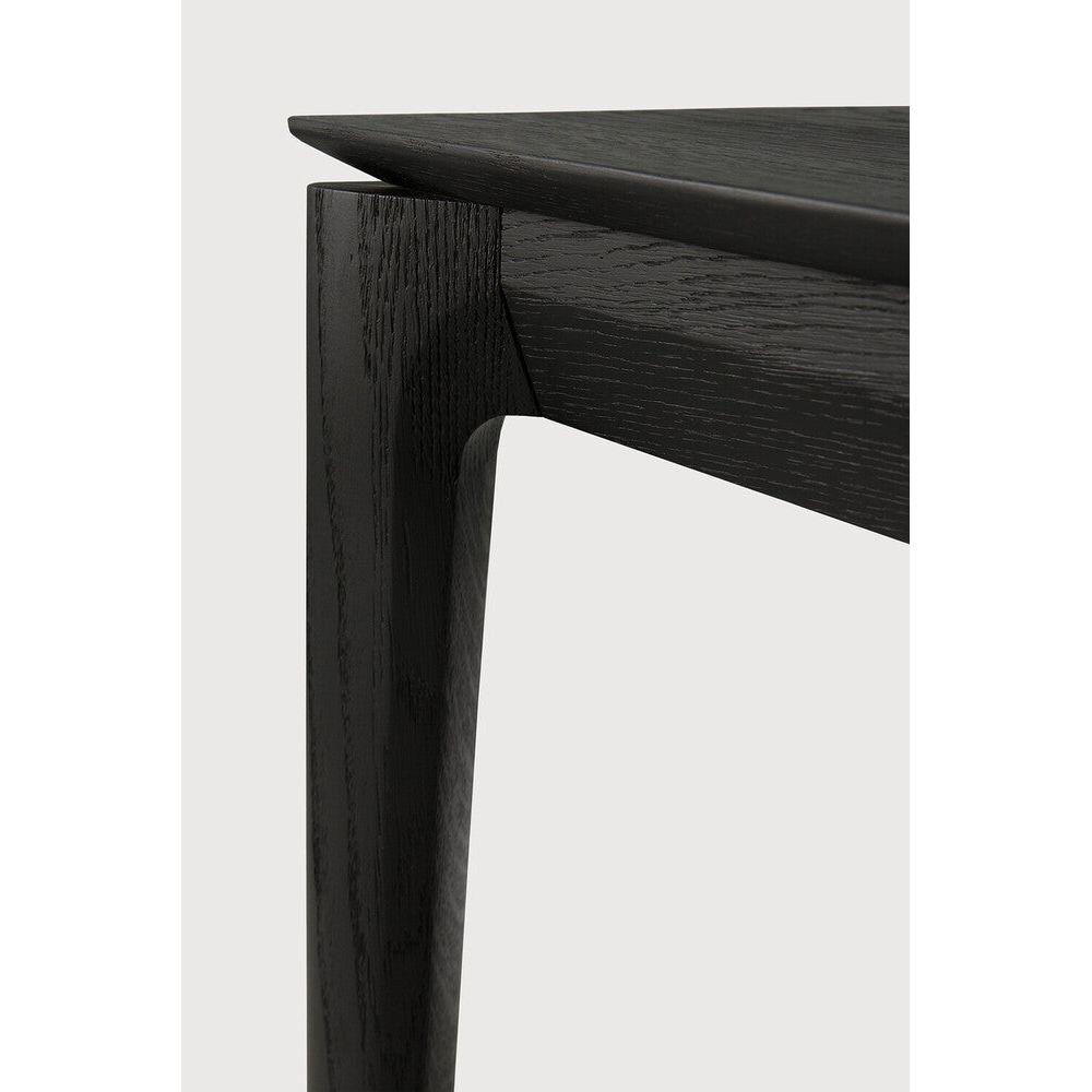 Table à manger extensible contemporaine en chêne massif avec plateau rectangulaire et piètement ajouré pour salle à manger