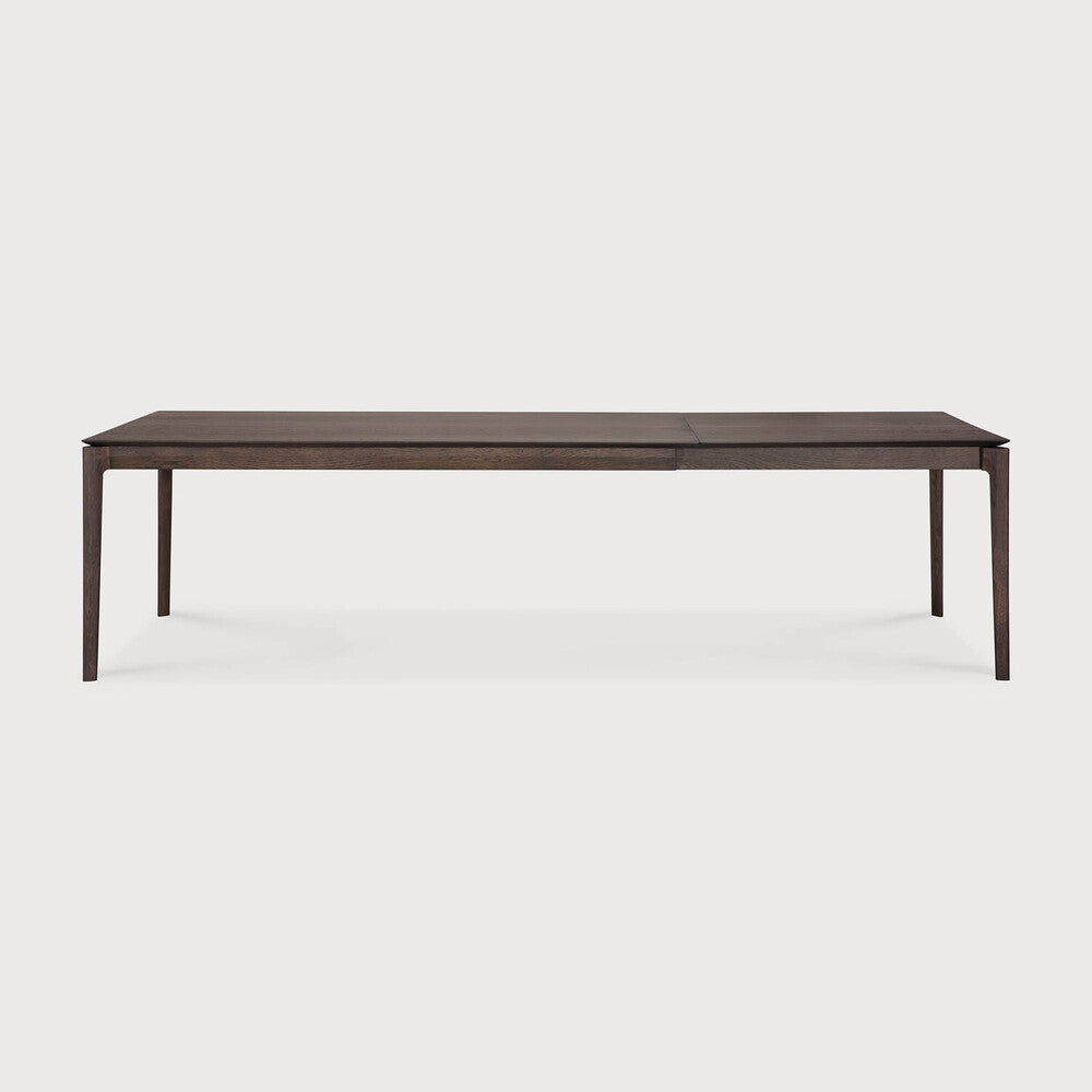 Table à manger extensible contemporaine en chêne massif avec plateau rectangulaire et piètement ajouré pour salle à manger
