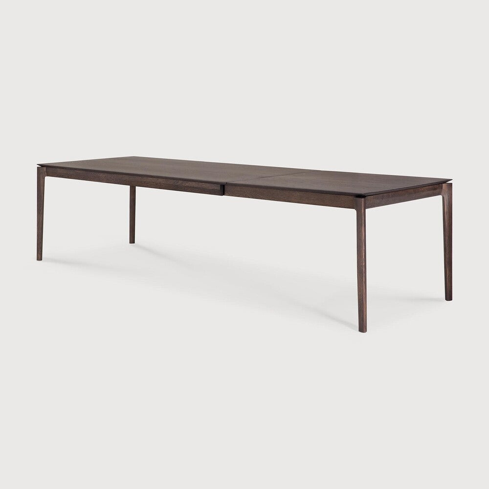 Table à manger extensible contemporaine en chêne massif avec plateau rectangulaire et piètement ajouré pour salle à manger