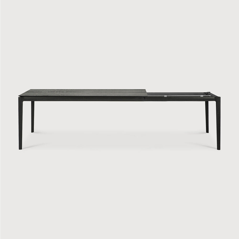 Table à manger extensible contemporaine en chêne massif avec plateau rectangulaire et piètement ajouré pour salle à manger