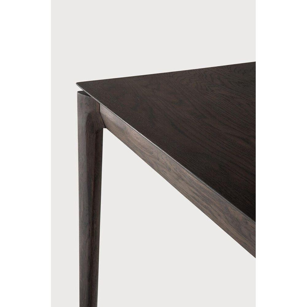 Table à manger extensible contemporaine en chêne massif avec plateau rectangulaire et piètement ajouré pour salle à manger