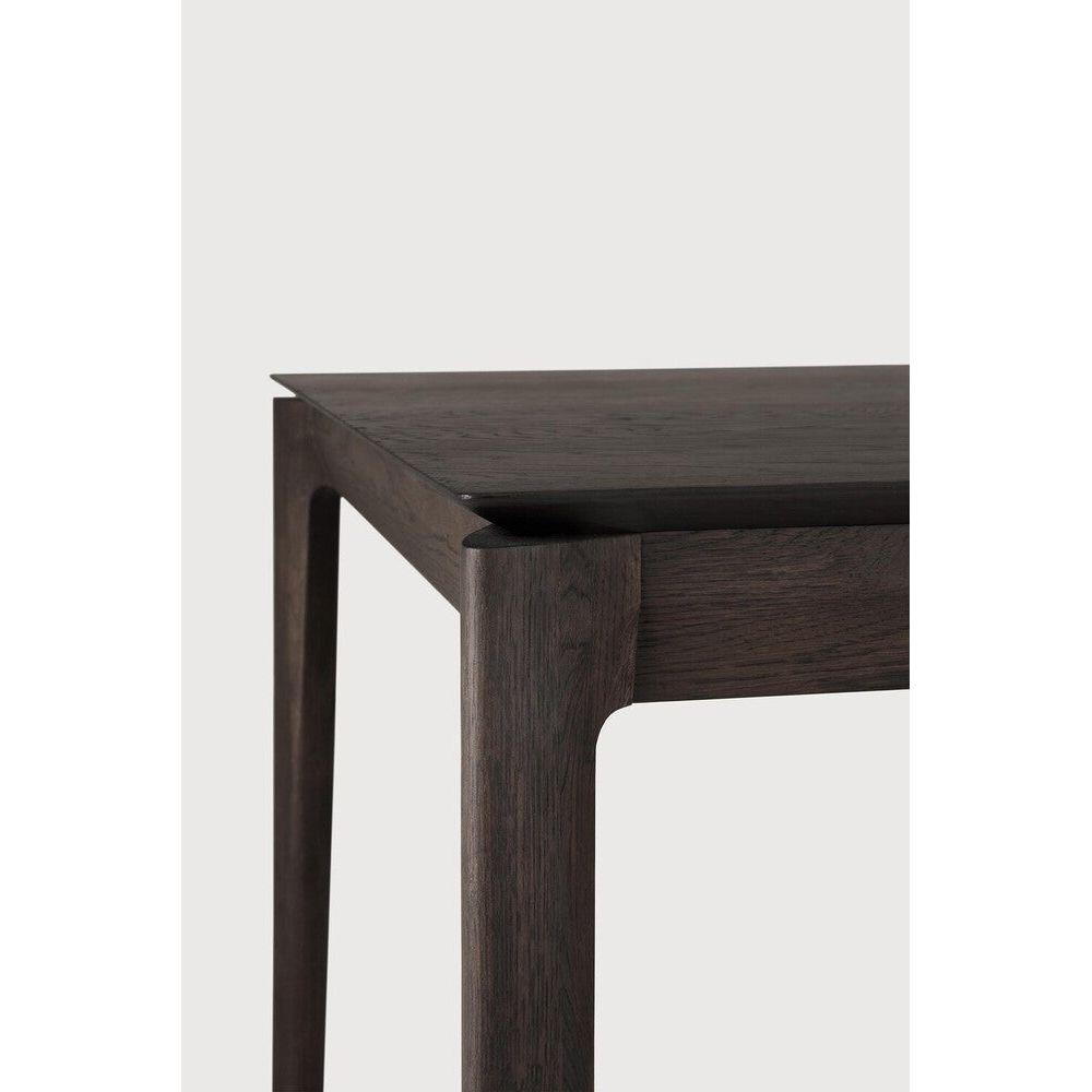 Table à manger extensible contemporaine en chêne massif avec plateau rectangulaire et piètement ajouré pour salle à manger