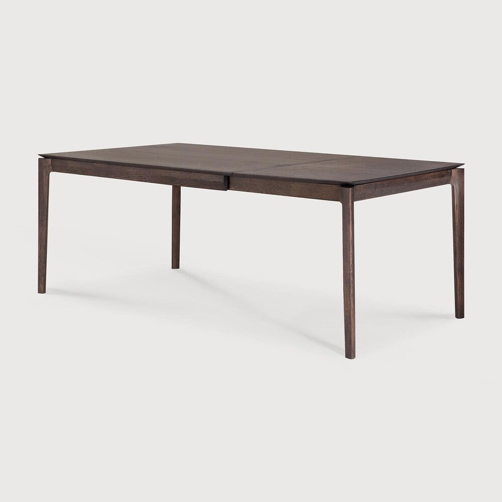 Table à manger extensible contemporaine en chêne massif avec plateau rectangulaire et piètement ajouré pour salle à manger