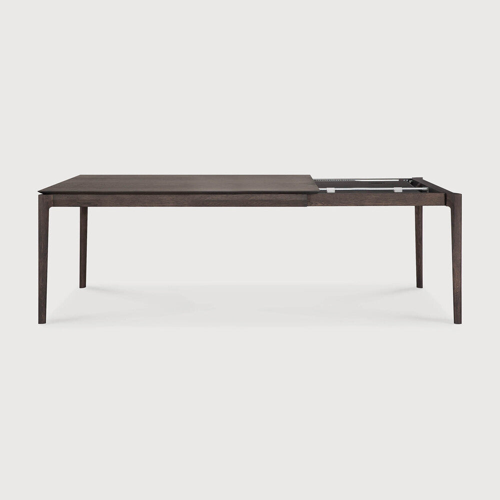 Table à manger extensible contemporaine en chêne massif avec plateau rectangulaire et piètement ajouré pour salle à manger