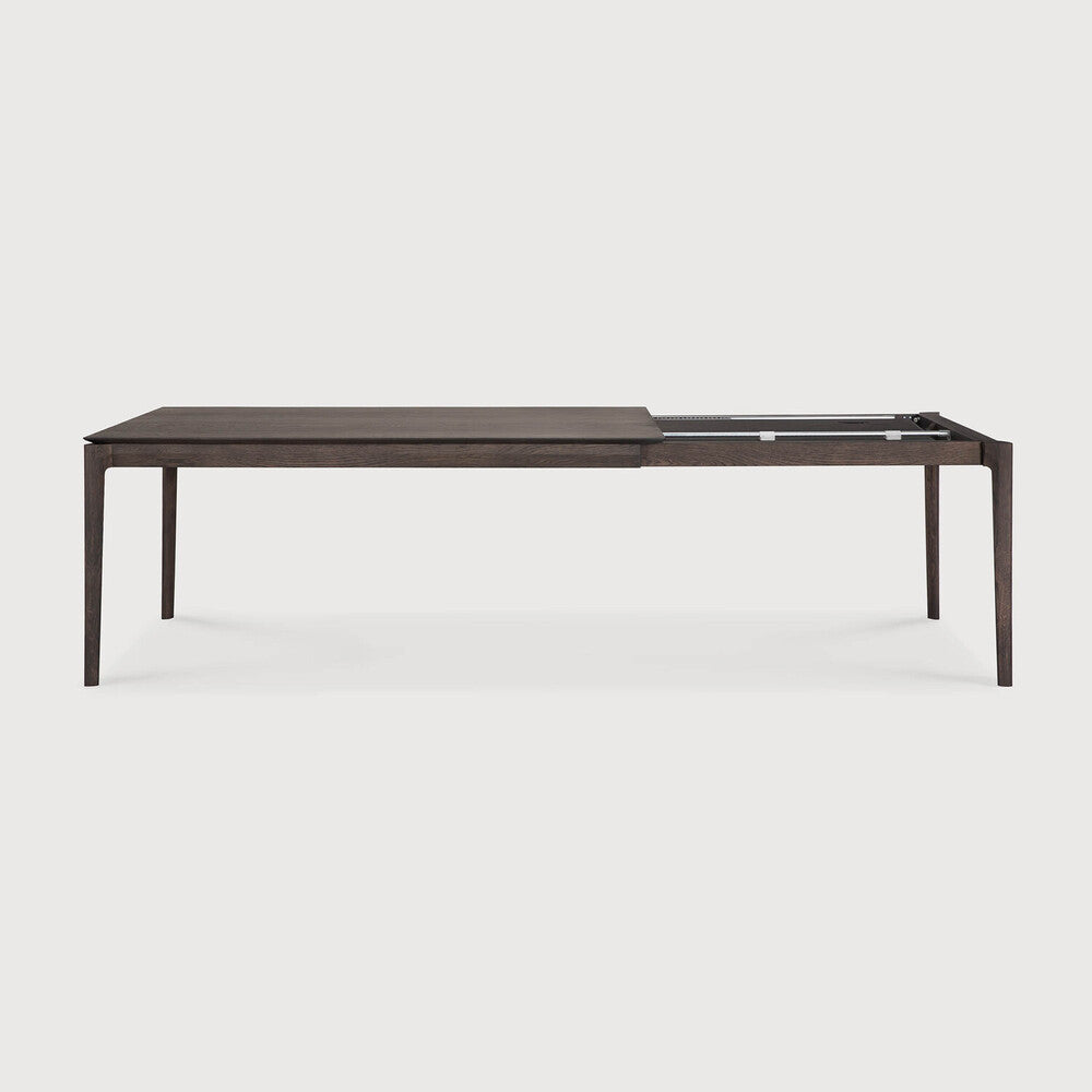 Table à manger extensible contemporaine en chêne massif avec plateau rectangulaire et piètement ajouré pour salle à manger