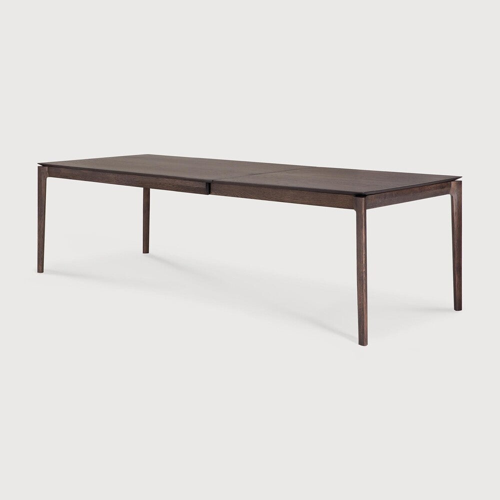 Table à manger extensible contemporaine en chêne massif avec plateau rectangulaire et piètement ajouré pour salle à manger